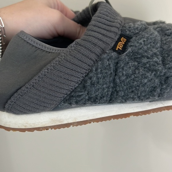 Teva ReEmber Fleece Moc Dark Gull Grey Slipper - Picture 9 of 13